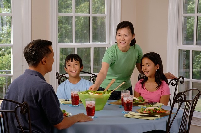 tips-to-have-successful-meals-with-children-our-out-of-sync-life